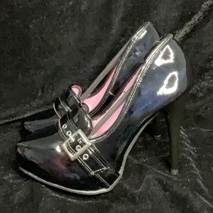 Black pointy toe heel